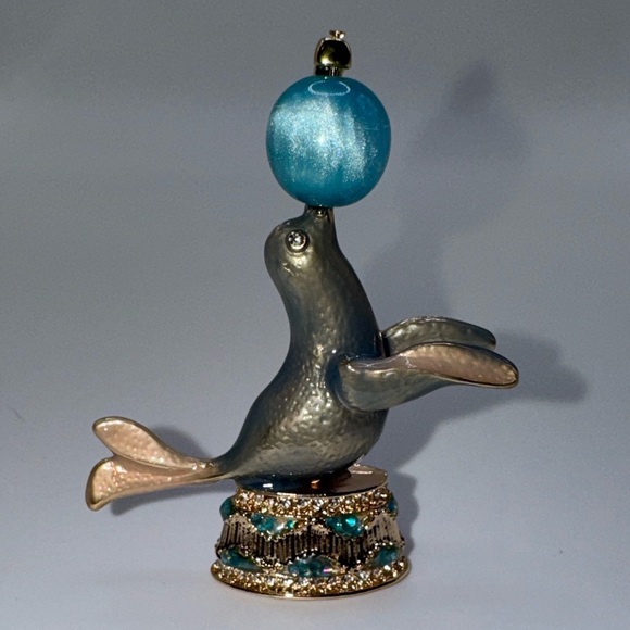 Napier Jewelry - Blue & Gray Seal Brooch